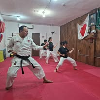 Alumnos entrenando en Shoto Kan Monterrey